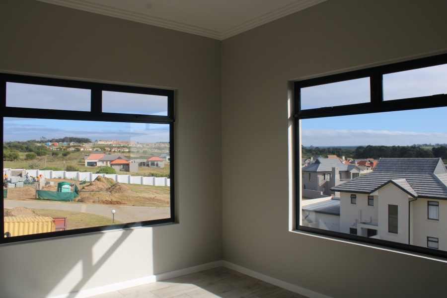 4 Bedroom Property for Sale in Kidds Beach Eastern Cape